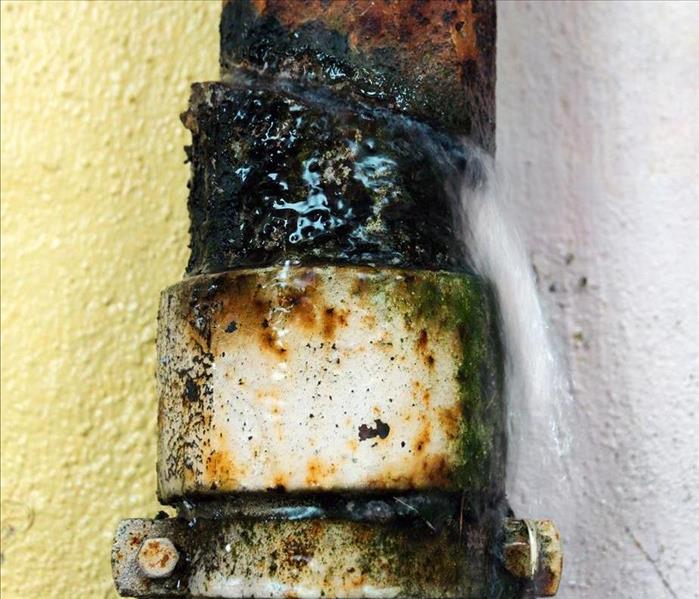 Image of an old rusty pipe 